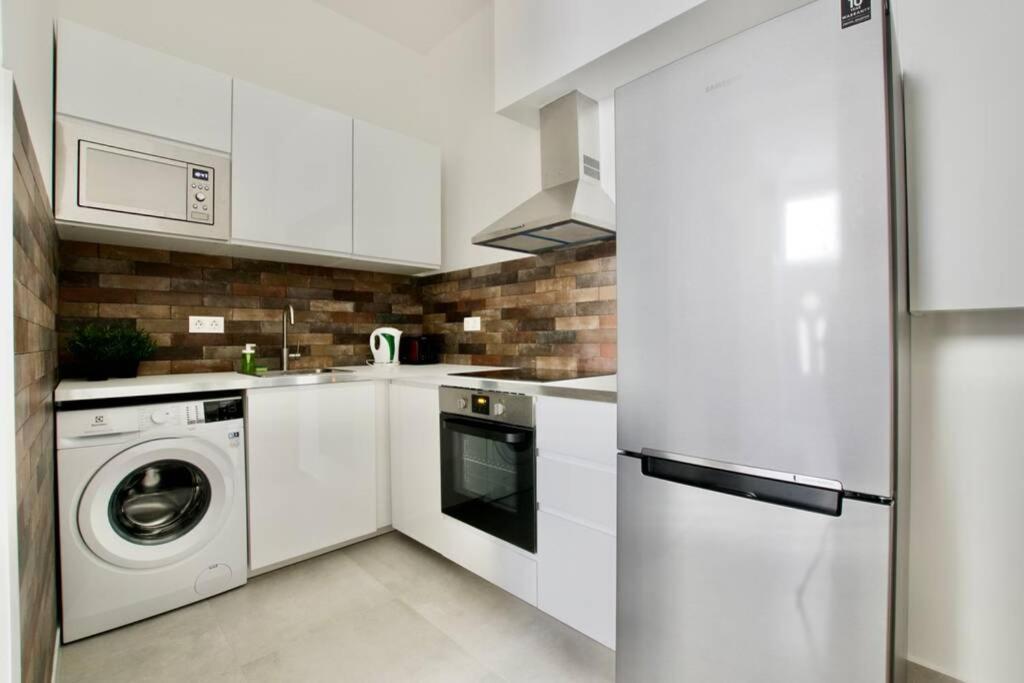 Premium Apartment By Hi5 - Central 3 Bedroom Budapeste Exterior foto