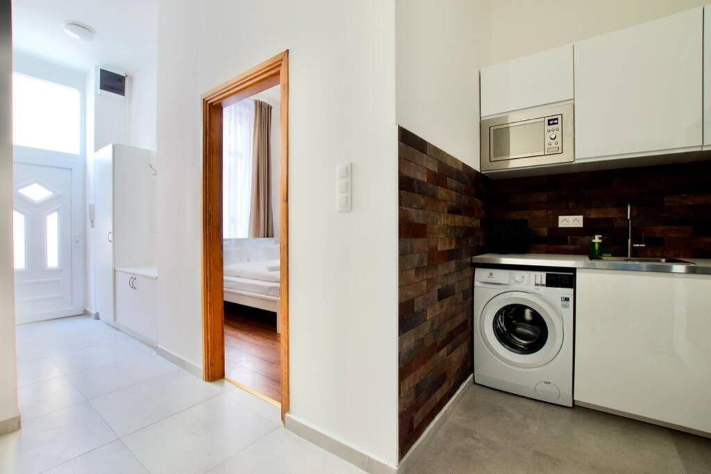 Premium Apartment By Hi5 - Central 3 Bedroom Budapeste Exterior foto