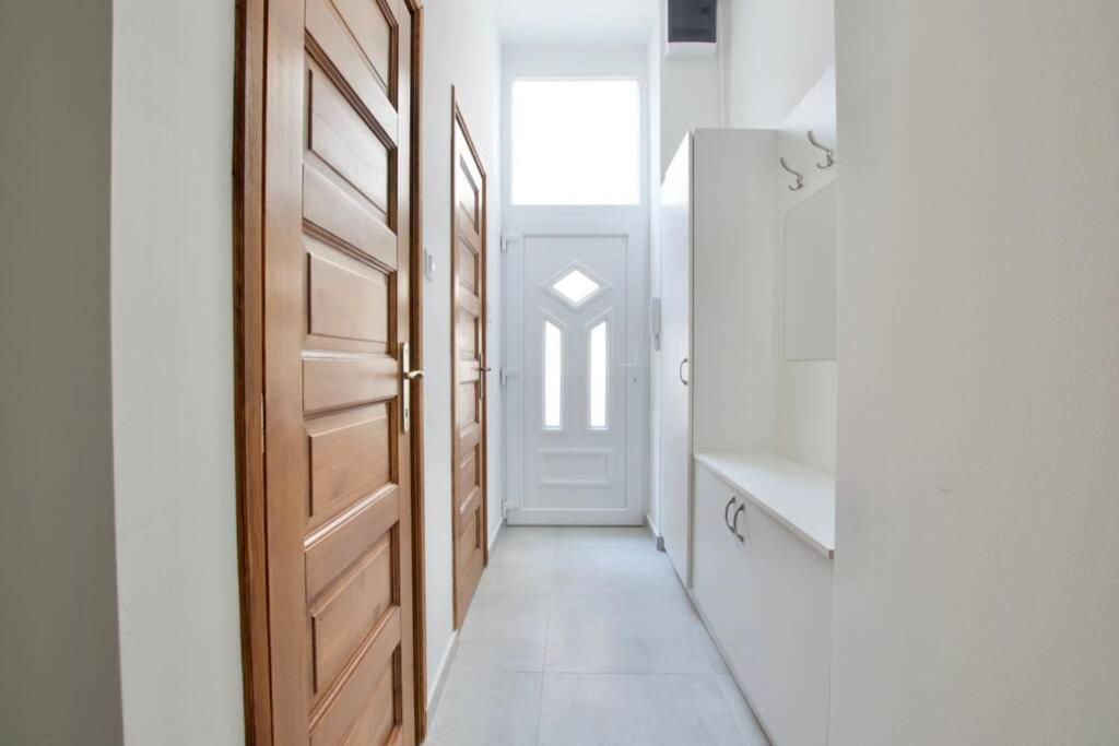 Premium Apartment By Hi5 - Central 3 Bedroom Budapeste Exterior foto