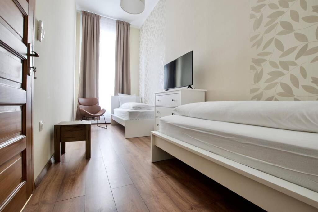 Premium Apartment By Hi5 - Central 3 Bedroom Budapeste Exterior foto