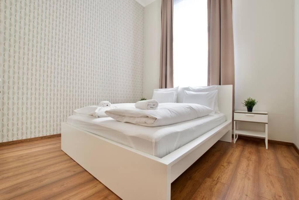 Premium Apartment By Hi5 - Central 3 Bedroom Budapeste Exterior foto
