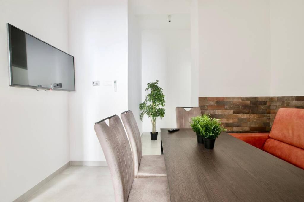 Premium Apartment By Hi5 - Central 3 Bedroom Budapeste Exterior foto